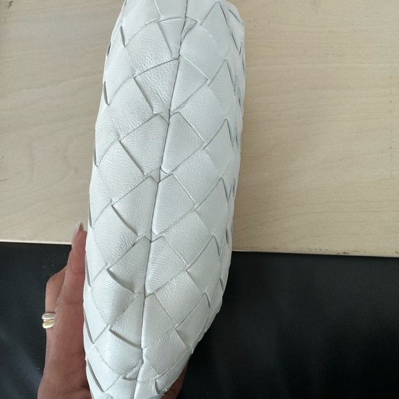 BOTTEGA VENETA
Mini Leather Jodie Bag
Zip fastening
Single top handle - Picture 9 of 12